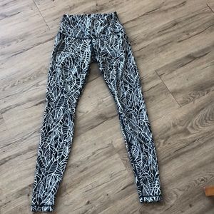 High rise Lululemon leaf pattered leggings
